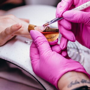 Маникюр и педикюр